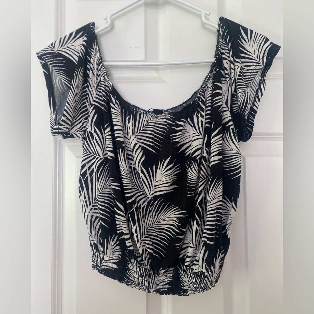 Black and white tropical print top small